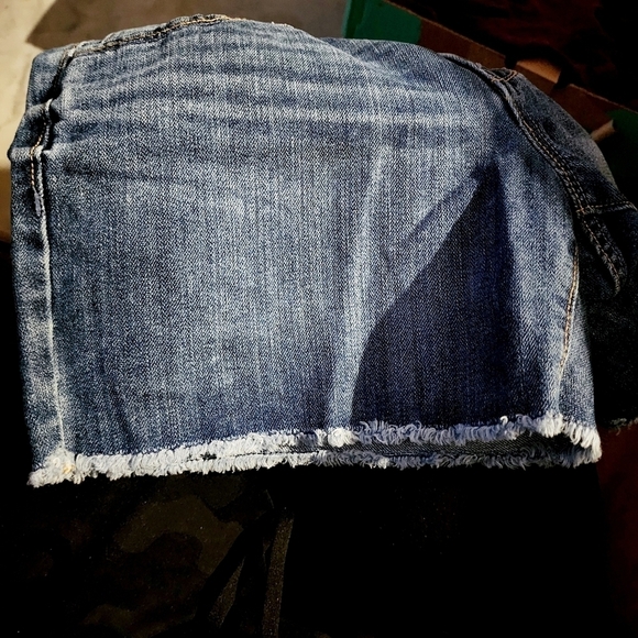 Old Navy The Flirt Raw Hem Cut-off Jean Shorts Jorts Women's Size 4 Causual EUC - Picture 4 of 8